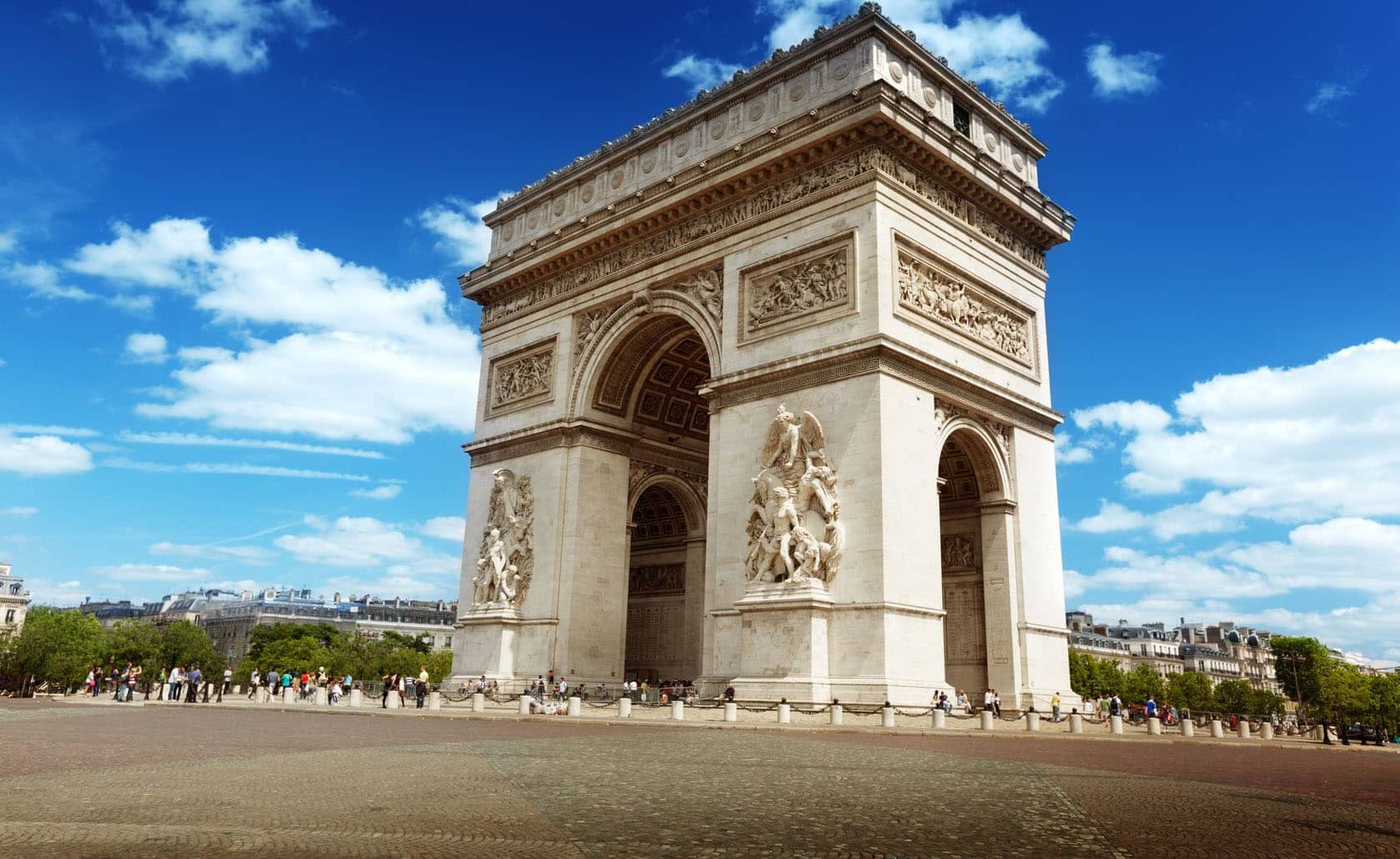 16833365 - arc de triomph paris, france