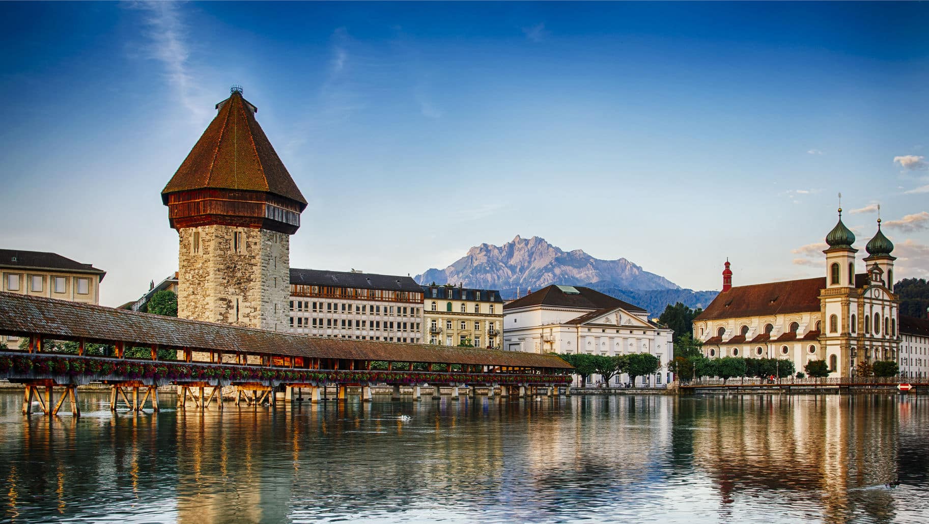 25983155 - kapellbrucke in lucerne, switzerland